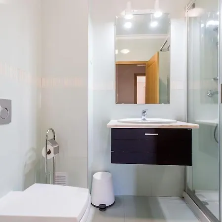 Sea Breeze Apartment *